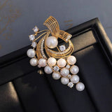 Exquisite And Fashionable Pearl Brooch CJ